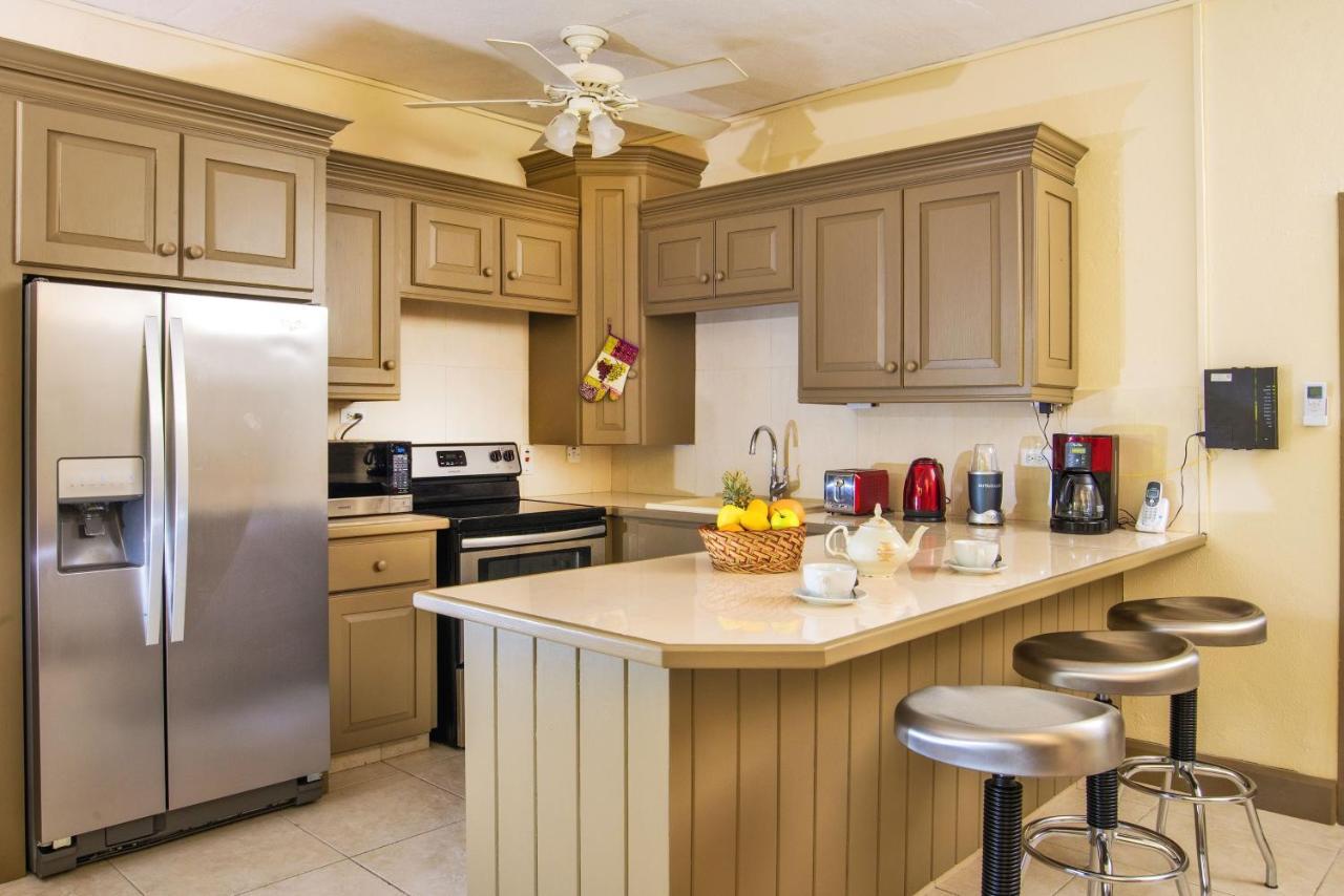 Ground Floor Apartment Located In Hometown, 5 Min Walk To The Beach Saint James Exterior photo